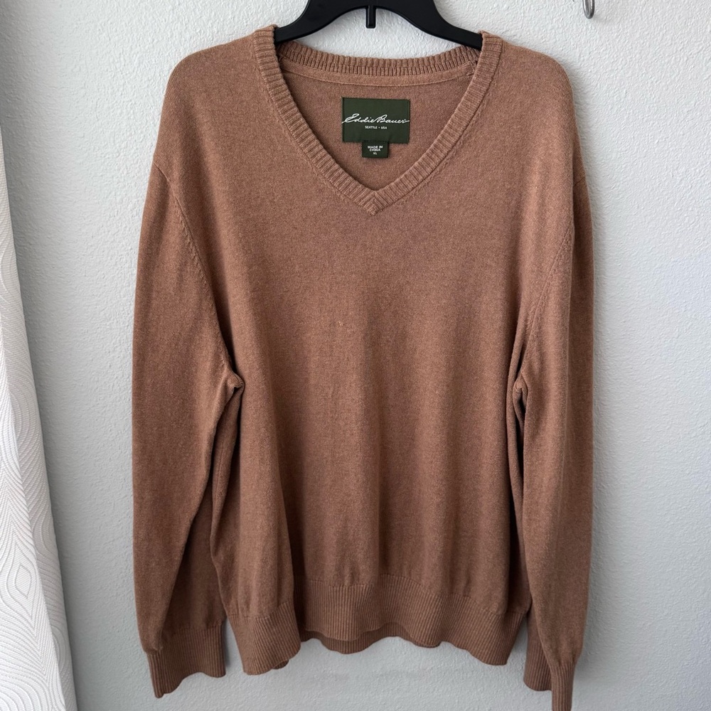 Eddie Bauer Men's Tan V-Neck Sweater